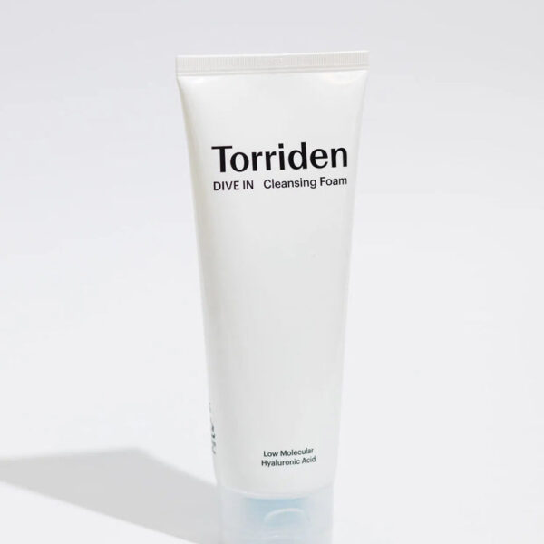 The Torriden DIVE-IN Low Molecular Hyaluronic Acid Cleansing Foam is a hydrating, low-pH cleanser formulated with 5D Hyaluronic Acid and Panthenol to deeply cleanse while locking in moisture. Its rich, creamy foam removes dirt and impurities without stripping the skin, leaving it feeling refreshed and supple. Ideal for daily use, this vegan Korean cleanser supports a healthy skin barrier and enhances glow. Perfect for dry, sensitive, or combination skin, it ensures your face feels clean, smooth, and hydrated after every wash.